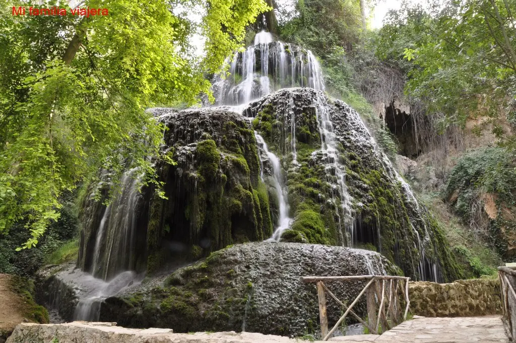 Cada piedra del monasterio de poblet tiene una historia que te sorprendera