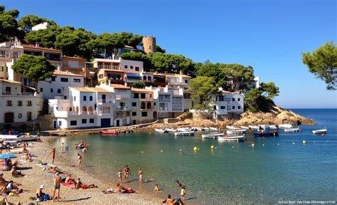 Cada pueblo de la costa brava tiene una tradicion que querras descubrir