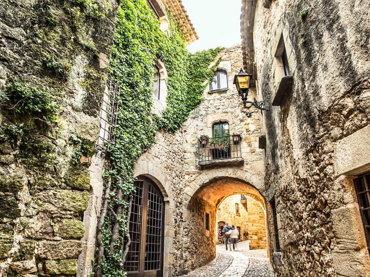 Descubre por que reus tiene edificios modernistas que parecen sacados de un cuento