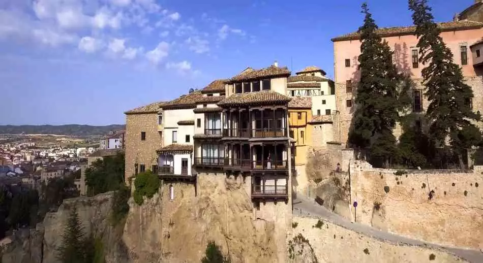 El misterio de las casas colgadas en la ciudad de tremp como se construyeron