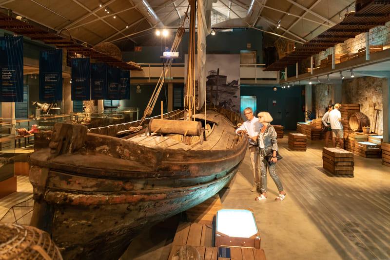 El puerto de palamos comercio pesca y cruceros