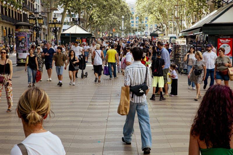 La rambla entre turistas y locales
