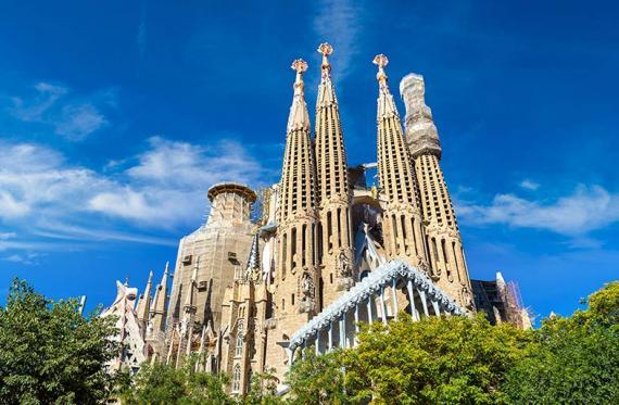 La sagrada familia mas alla del turismo