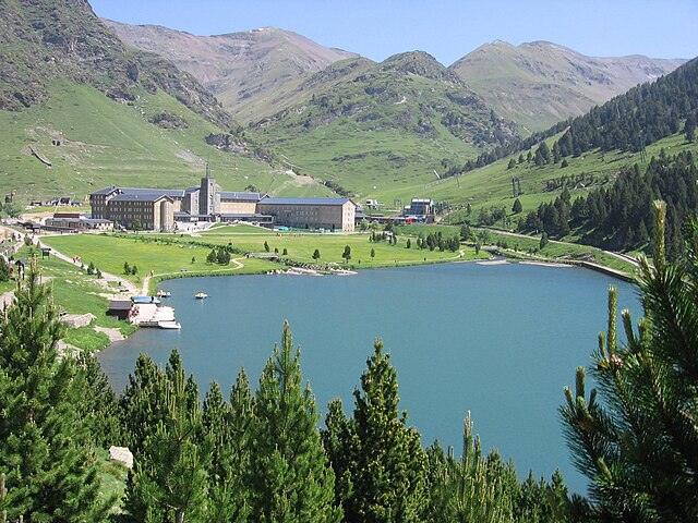 Vall de nuria y su santuario pirenaico