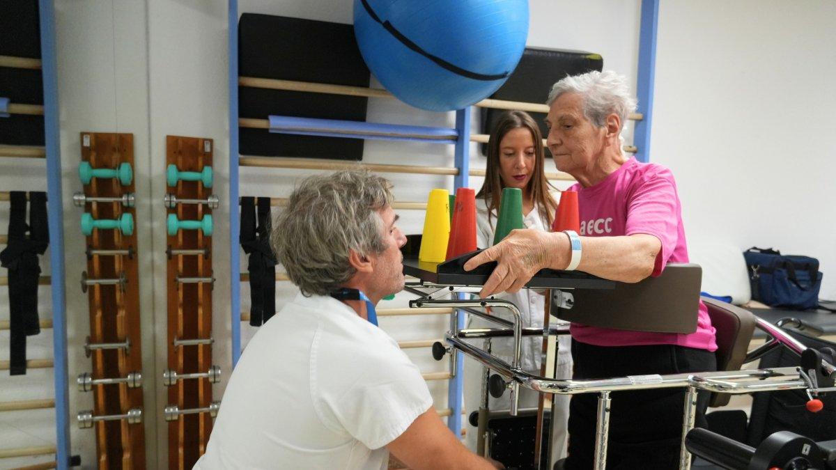 Joan XXIII Presenta un I ovador Bipedestador para Rehabilitación Tras la Caminata por el Ictus