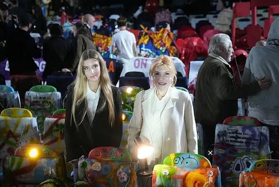 El Comèdia s’acomiada amb una protesta artística abans de renéixer com a Museu Carmen Thyssen