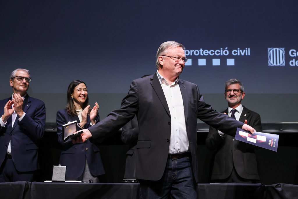 Reconocimiento del Departament d'Interior a la Associació de Voluntaris de Protecció Civil de Girona y Josep Pujades por su dedicación y servicio comunitario