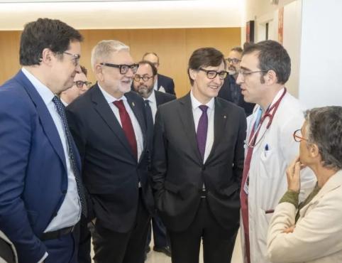 Illa inaugura el nuevo edificio de consultas externas del Arnau de Vilanova