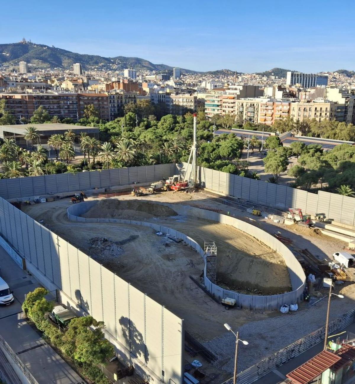 Retards de 10 mesos en les obres de l'L8 de Ferrocarrils: Causes i Conseqüències