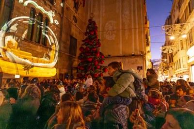 Lleida Inicia la Temporada Navideña con el Encendido de Luces y Espectacular Videomapping en la Paeria