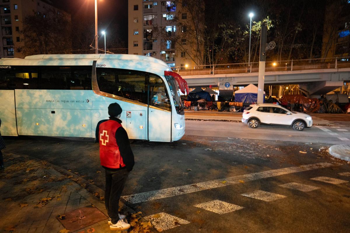 El Govern y entidades sociales logran reubicar a 120 de 180 personas en situación de vulnerabilidad del B9