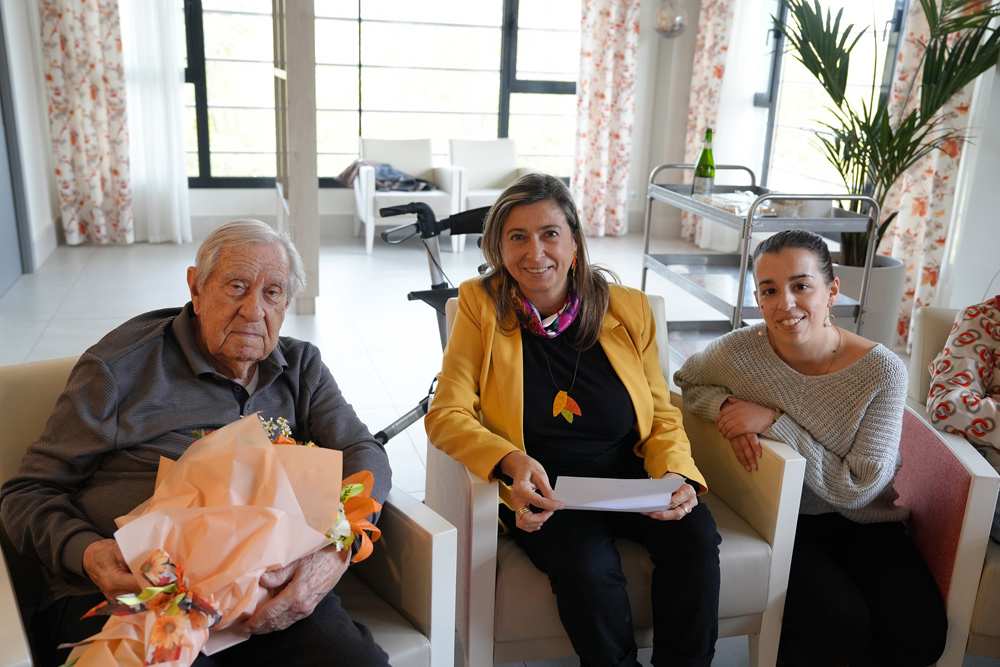 El Ayuntamiento de Girona Celebra el Cumpleaños del Centenario Albert Maspoch