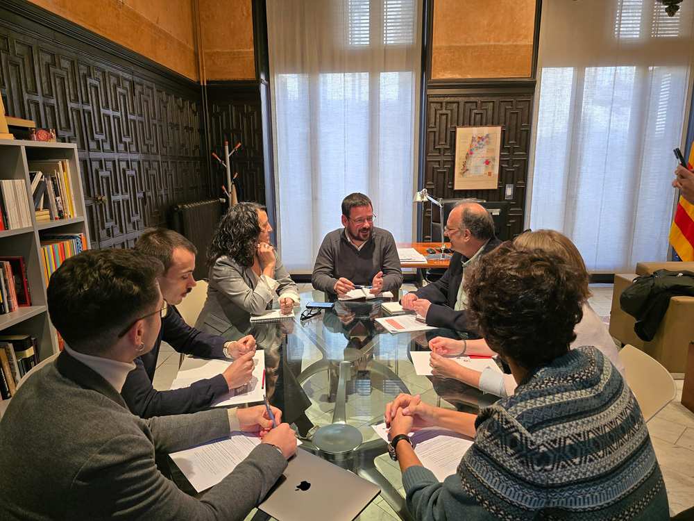 Girona y Òmnium Cultural colaboran para disminuir las listas de espera en cursos de catalán