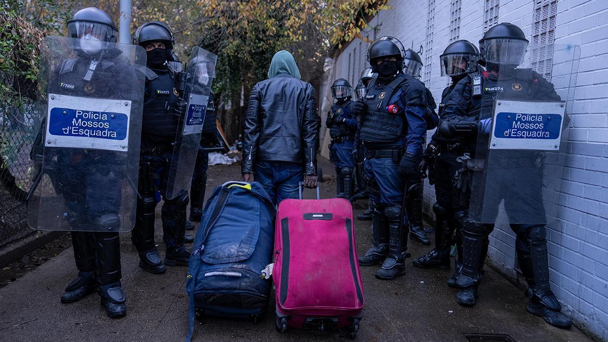 Desalojo masivo en Badalona: 200 migrantes evacuados del asentamiento más grande de Cataluña