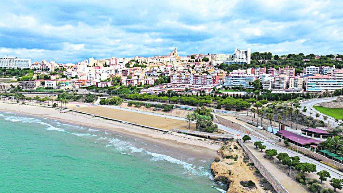 Descubre cómo los deportes de playa transforman la explanada del Miracle en un espacio recreativo ideal