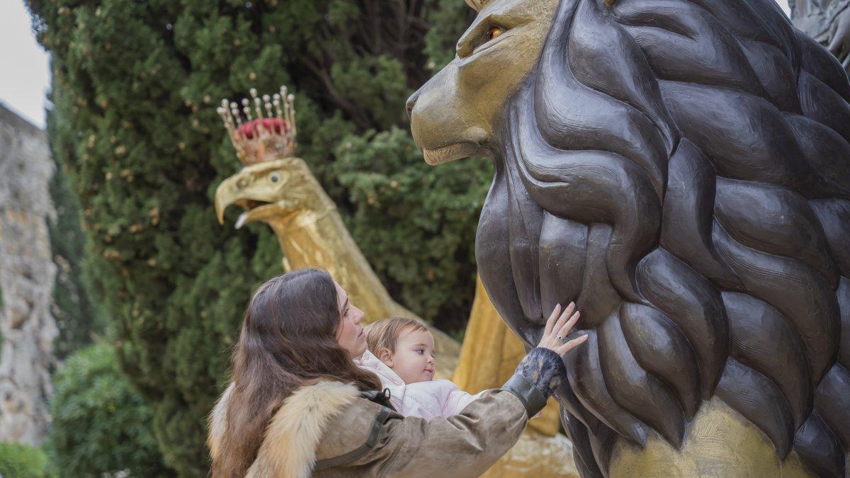 Descubre las Impactantes Imágenes del Bestiario Festivo y los Gigantes en el Paseo Arqueológico