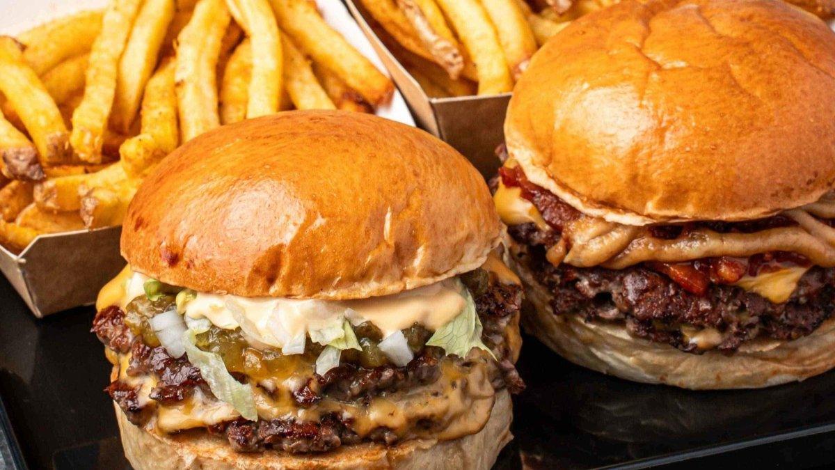 Descubre la hamburguesería de Tarragona que arrasa con sus irresistibles smash burgers