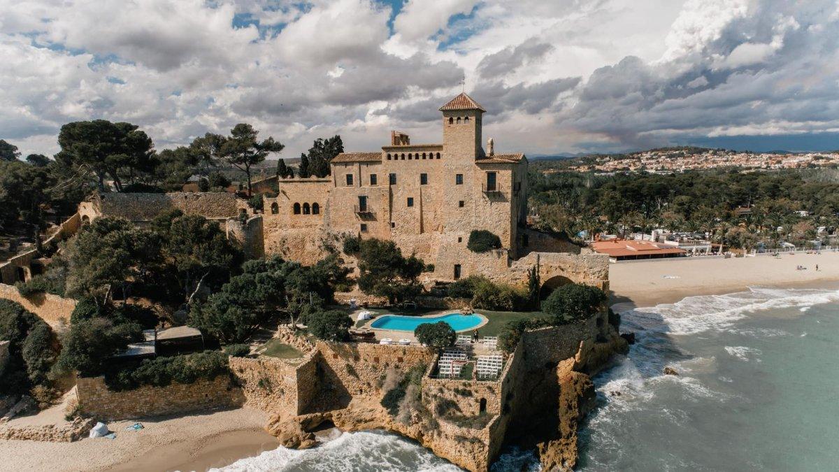 Camping Trillas adquiere el histórico Castillo de Tamarit por 9,4 millones de euros