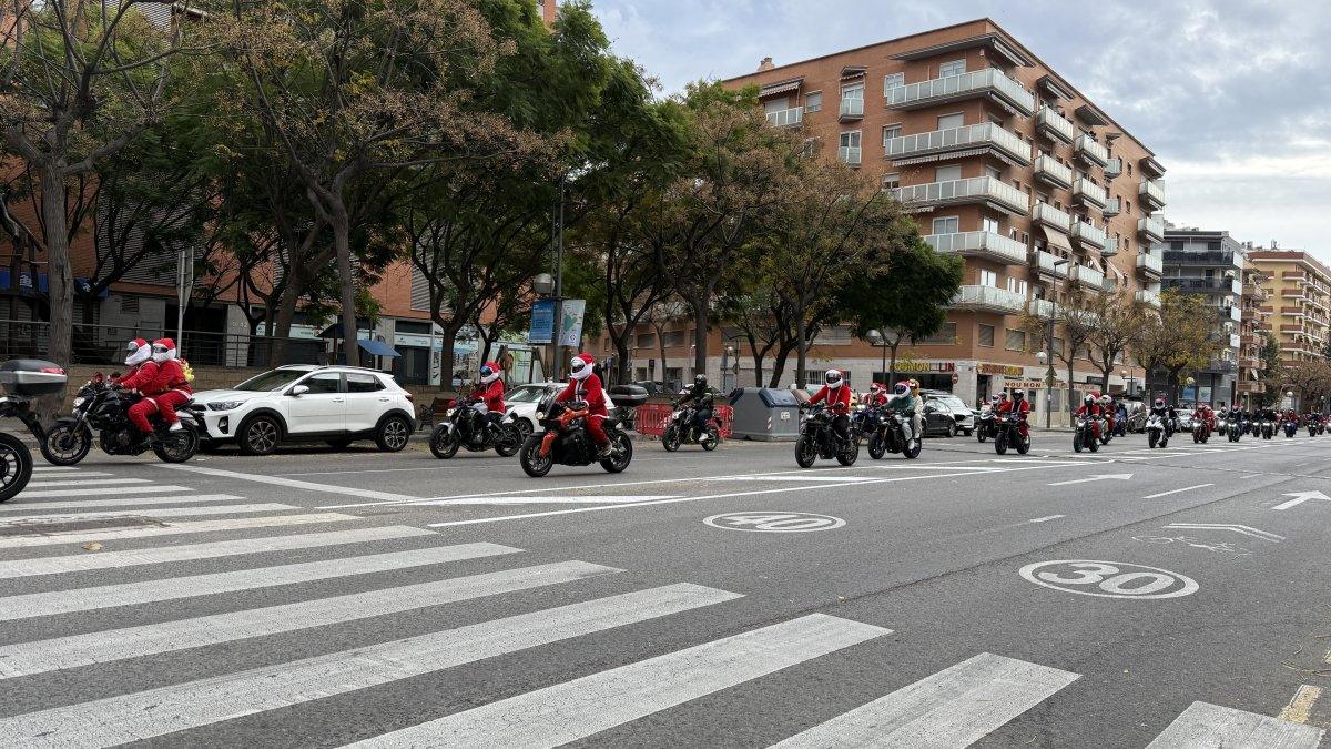 La emocionante 'Papanoelada Motera' de Tarragona regresa para conquistar las carreteras de la ciudad en