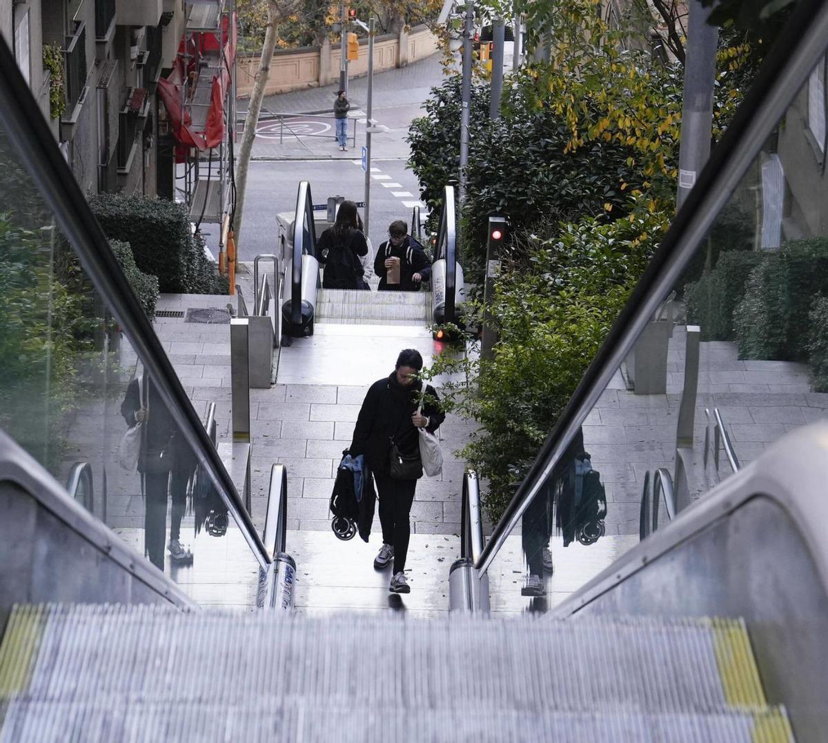 "Esperamos que reparen las escaleras pronto: ¿Cuándo será la solución?"