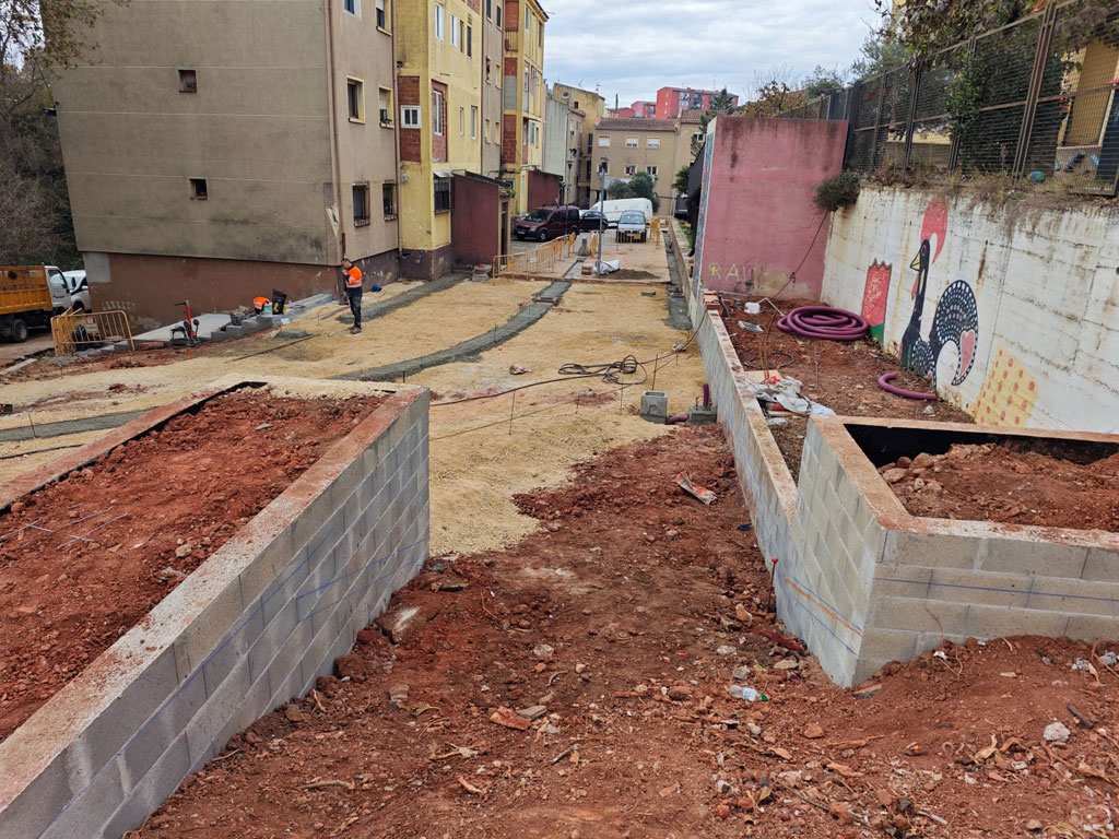 Finalización de las obras de pavimentación en el Calle del Pruner para las fiestas navideñas