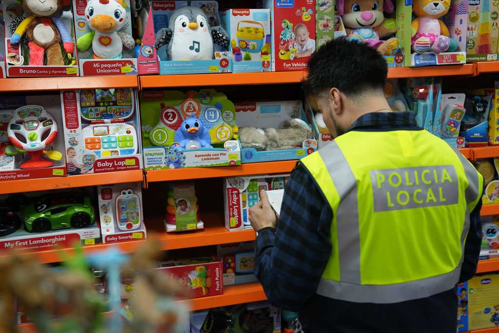 Seguridad en las zonas comerciales de Girona: La Policía Municipal protege la temporada navideña y las áreas de juguetes