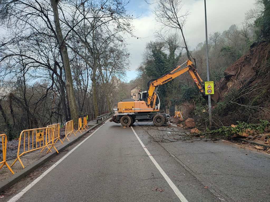 Inician obras de emergencia para estabilizar talud en el final de la calle del Carme