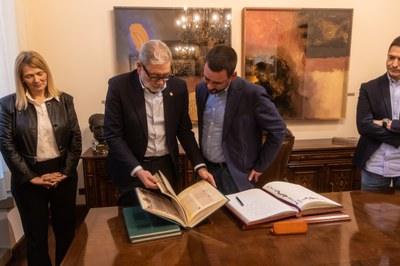 Recepción oficial en la Paeria para el alcalde de Girona: un encuentro destacado