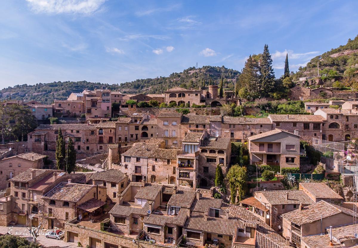 Descubre el encantador pueblo de cuento a solo 40 minutos de Manresa