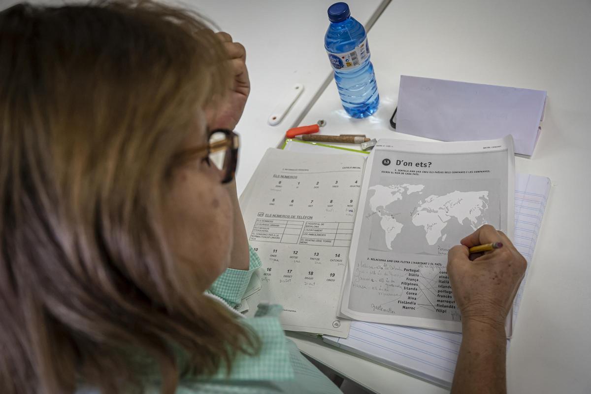 ERC exige más cursos de catalán para inmigrantes en Barcelona ante el déficit histórico y la nueva regularización