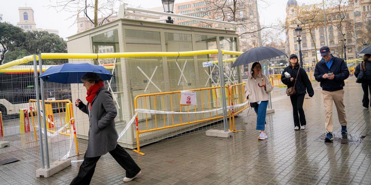 Descubre las Coloridas Paradas de Flores en la Plaza Cataluña: Un Festival Floral en la Rambla