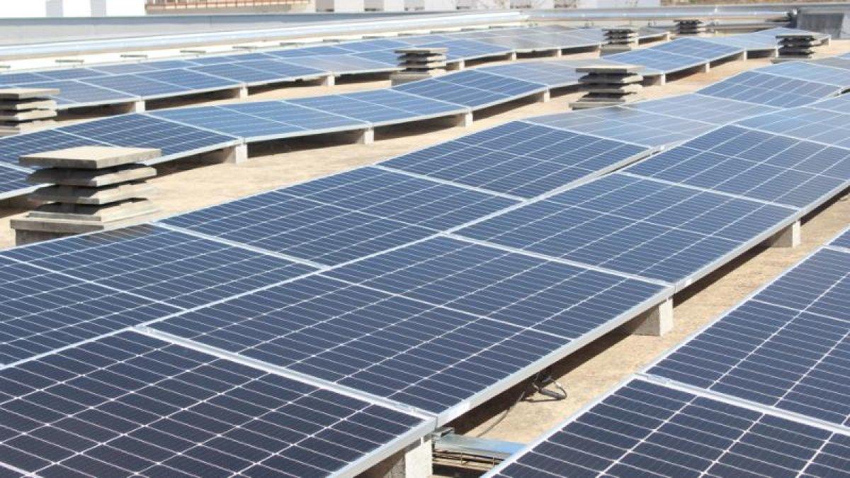 El Hospital Joan XXIII impulsa la sostenibilidad con una i ovadora instalación de energía solar fotovoltaica