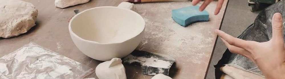 Convocatoria 2026: Adjudicación de Contrato para Servicios Artísticos en Proyecto de Creación Cerámica