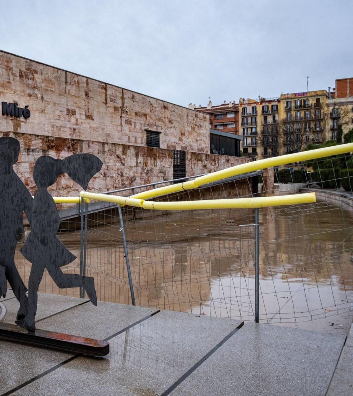 El Parque de Joan Miró renueva el Estanque de la Biblioteca: Un Espacio Verde Revitalizado
