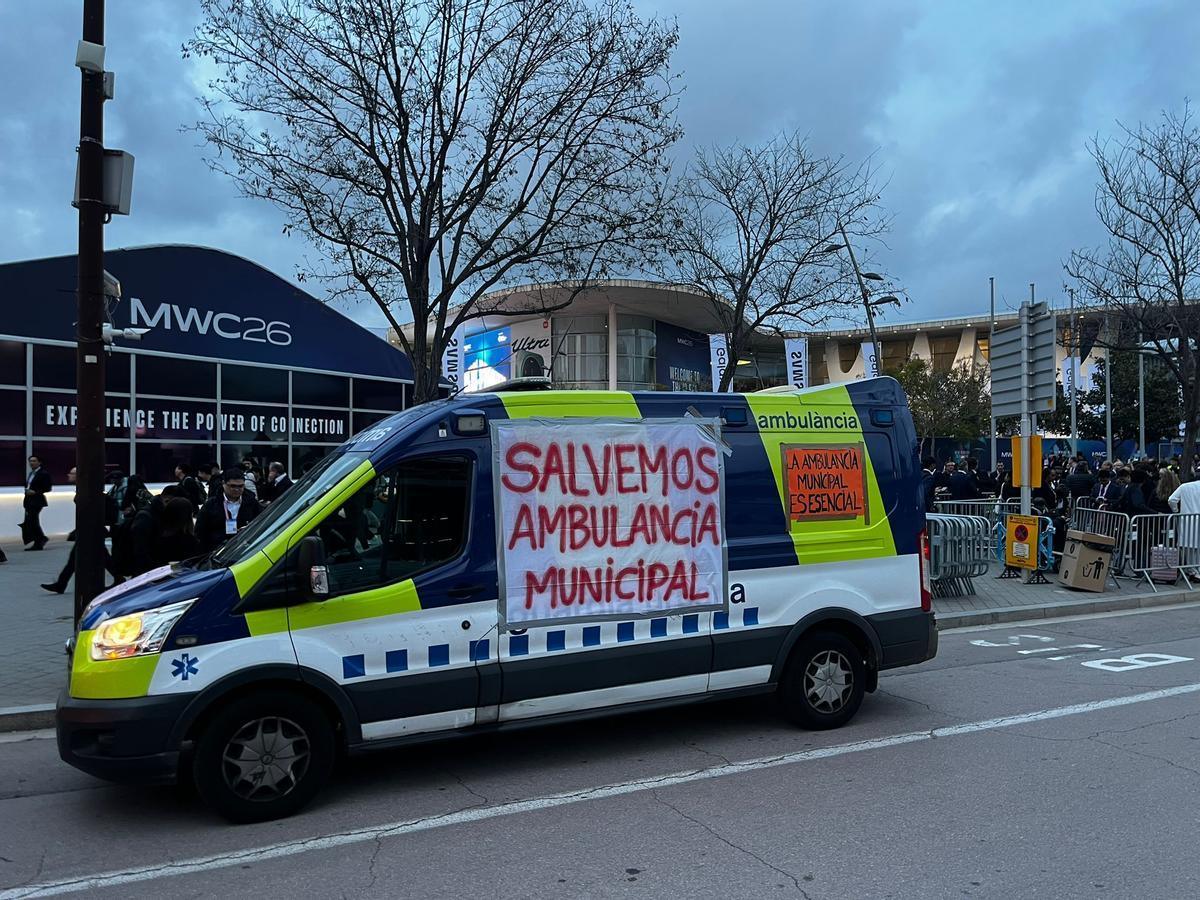 Emergencia: La Guàrdia Urbana de l'Hospitalet Refuerza su Servicio de Ambulancia