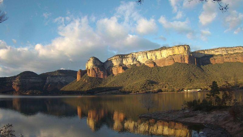 Crisis Hídrica en Cataluña: Embalses Sin Agua y sus Consecuencias