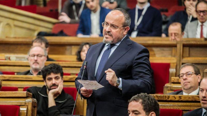 Alejandro Fernández del PP exige una "motosierra" para Catalunya: ¡Urgente acción necesaria!
