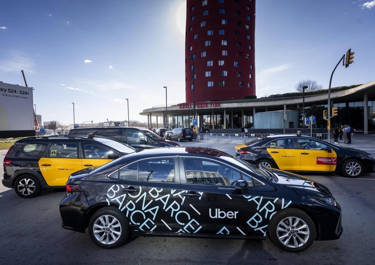 200 taxis se asocian con Uber y generan 1.500 euros: ¡Descubre cómo lo logran!