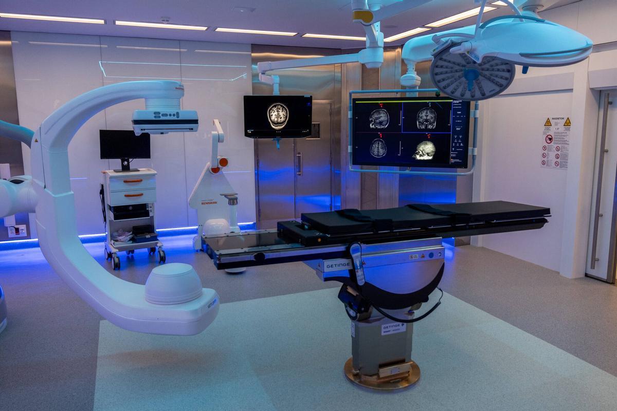 El Hospital del Mar inaugura cuatro quirófanos, una UCI post COVID y el primer servicio de farmacia robotizada del mundo: ¡60% más de medicamentos almacenados!