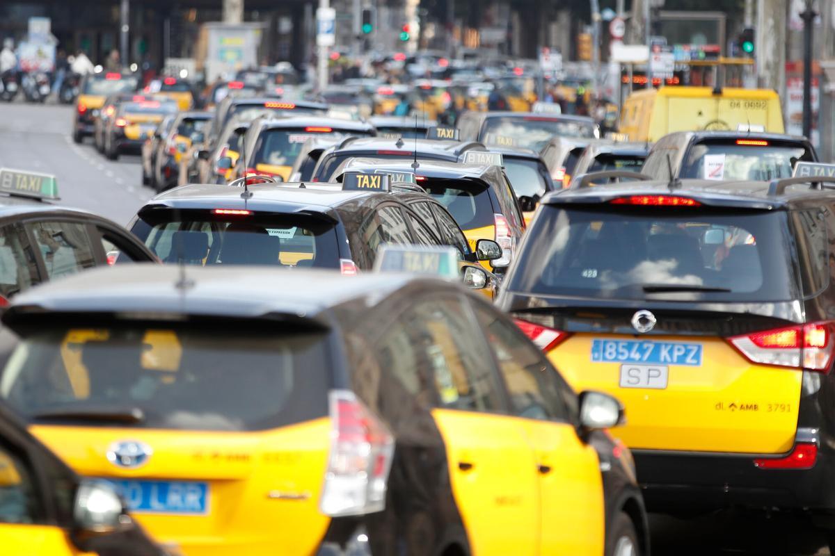 La Ley del Taxi en el Parlament: Fechas de Votación y Claves sobre Uber y VTC