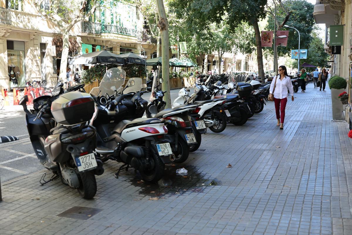 Barcelona ofrecerá subvenciones de 600 euros para la compra de motos eléctricas al desguazar motos de combustión
