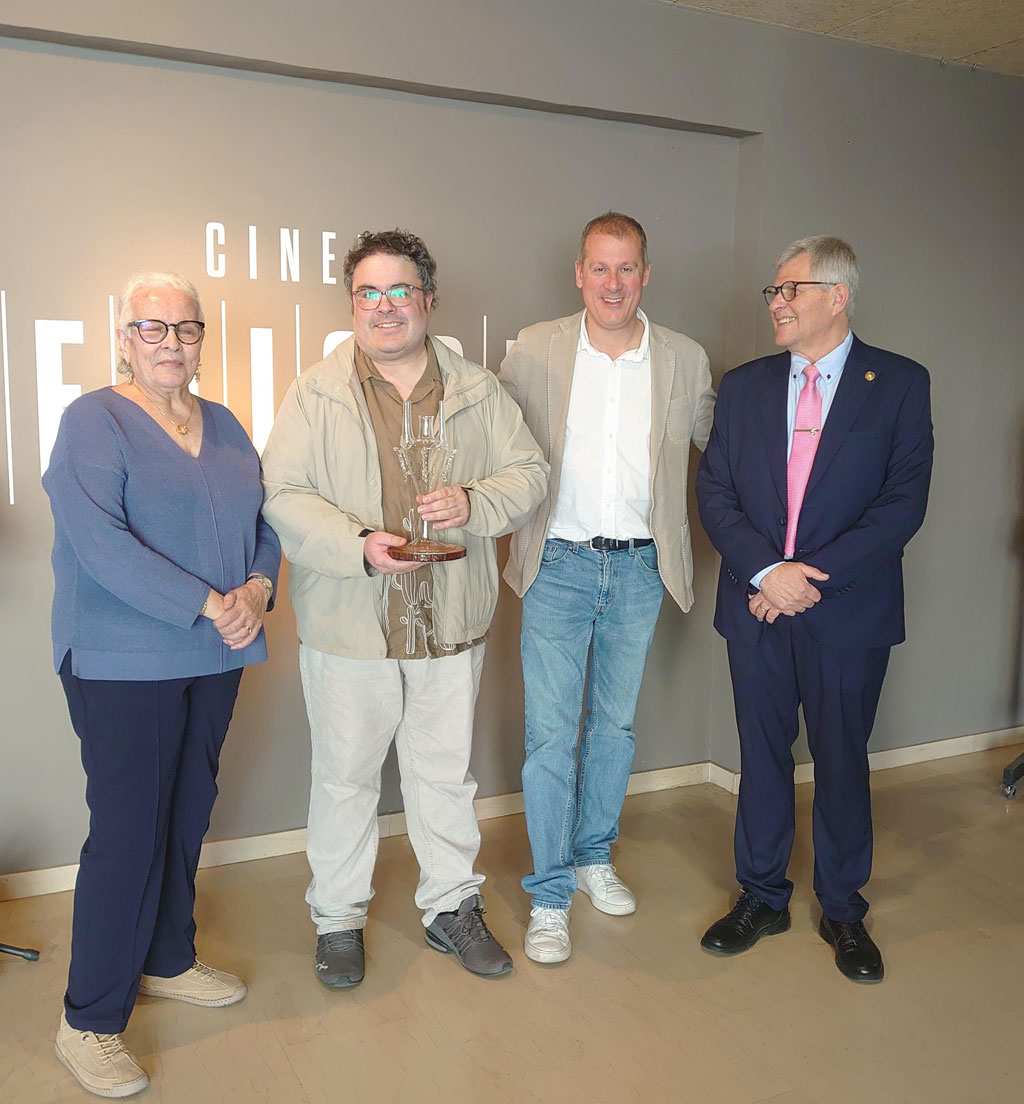 "La Principal de Girona FM: Ganadora del Premio Morratxa por su Excelencia en Comunicación Local"