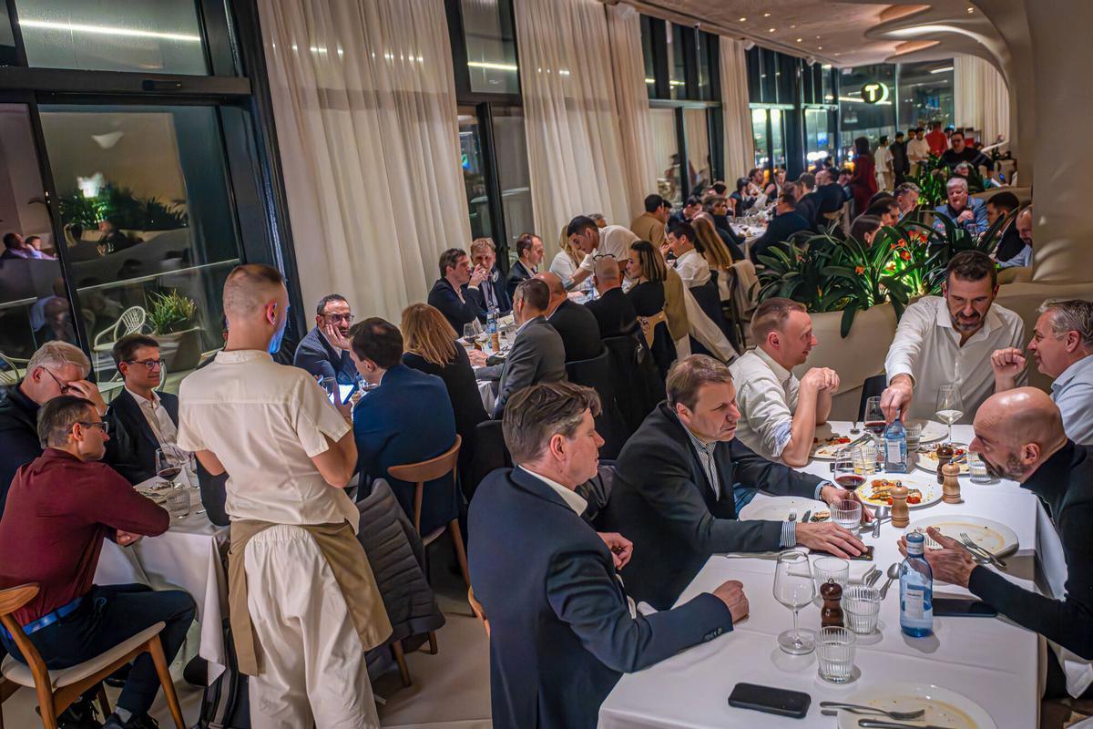 Barcelona resplandece en el MWC 2023: ¿Por qué la ocupación hotelera y la euforia en restaurantes no son las mismas?