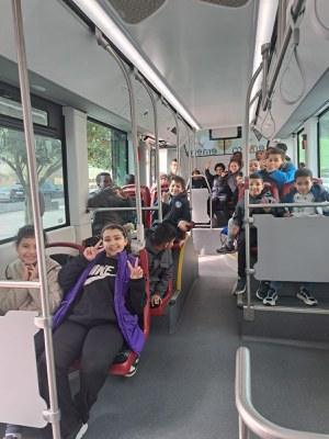650 Alumnos y Profesores se Unen a la Actividad 'Sube al Autobús': Una Experiencia Inolvidable