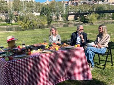 Larrosa destaca el Picnic como un tributo a la industria agroalimentaria, el turismo y nuestras tradiciones históricas.