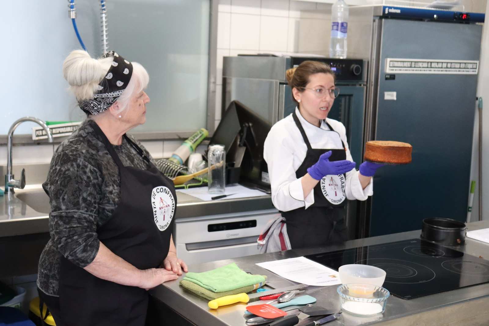 Descubre la Tradición Dulce: Taller de Monas de Pascua de la Junta de Confraries