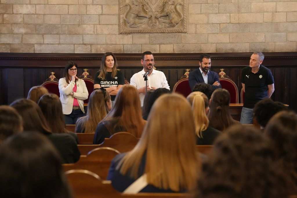El Ayuntamiento de Girona Rinde homenaje a las Jugadoras del Spar Girona