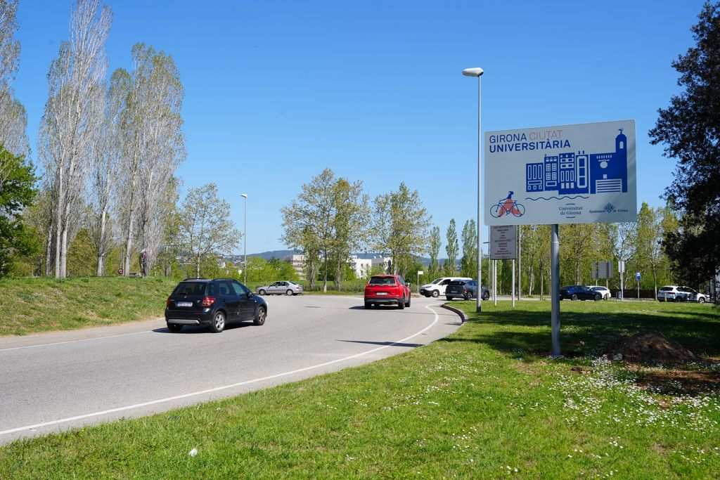 Girona Potencia Su Identidad Universitaria con Nueva Señalización en los Accesos a la Ciudad