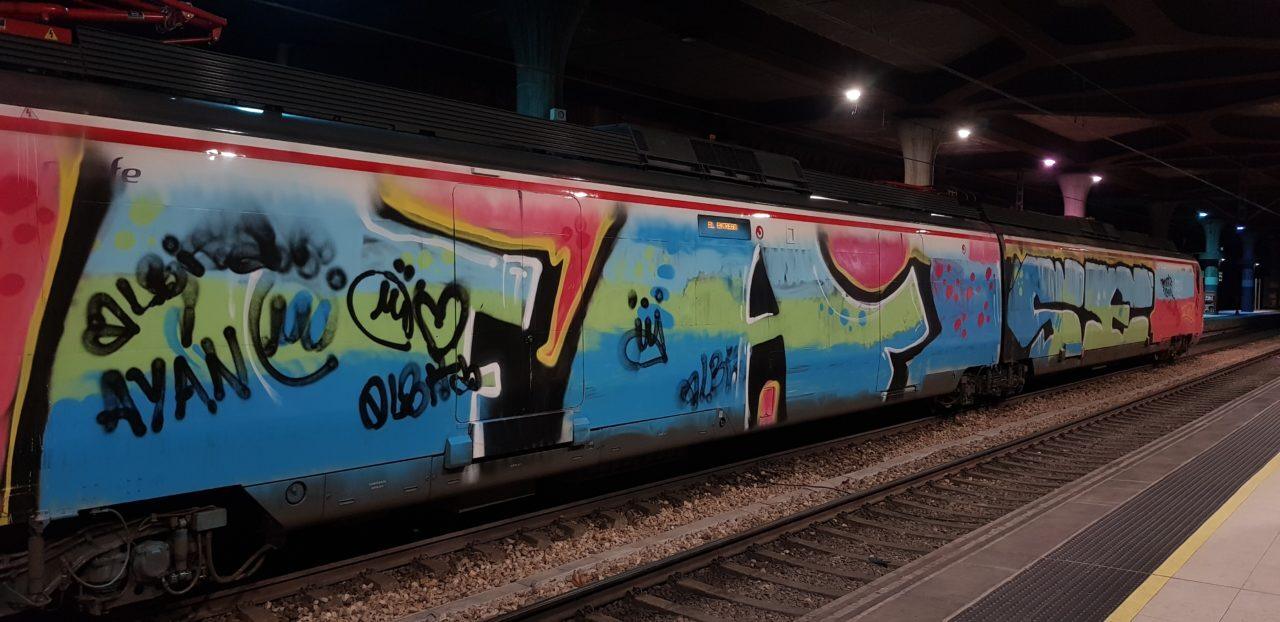 El Parlament Aumenta las Sanciones por Grafitis en Trenes y Infraestructuras Ferroviarias