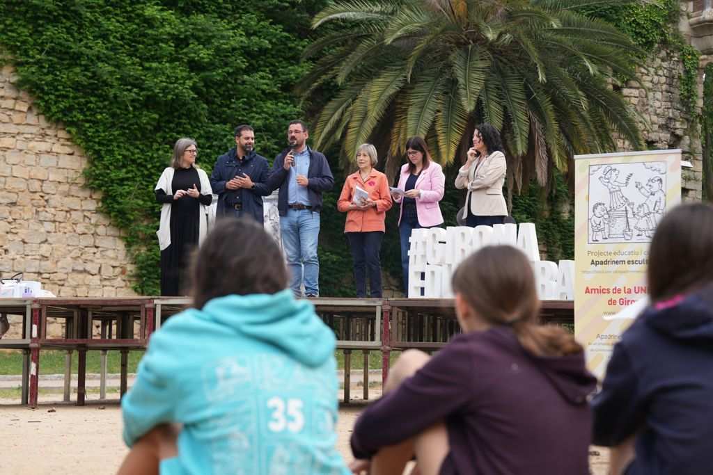 "25 Años de 'Apadrinem Escultures': Celebrando un Proyecto Educativo y Ciudadano Único"